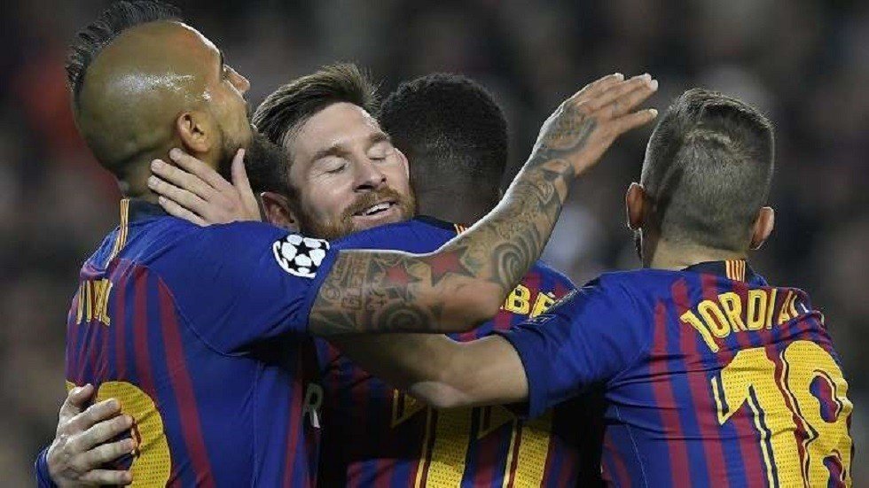 كشف سر متابعة نجم برشلونة لمباراة الجزائر والسنغال من المدرجات (فيديو وصور)