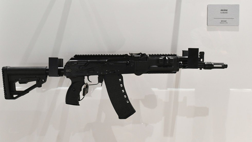 وزارة الدفاع الروسية تكشف معلومات أرشيفية حول أول تجربة لرشاش "كلاشينكوف"