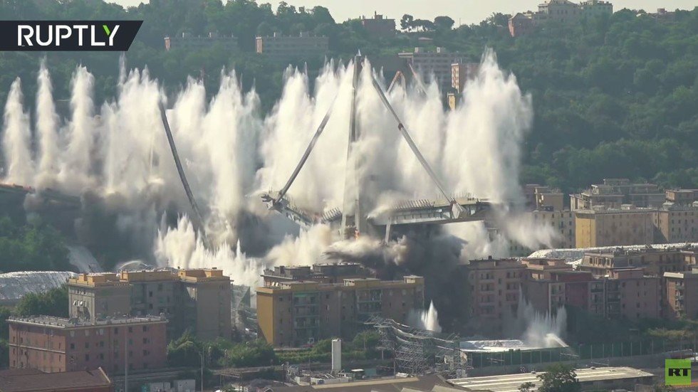 شاهد.. تفجير جسر جنوى بعد نحو عام من انهيار كارثي لجزء منه