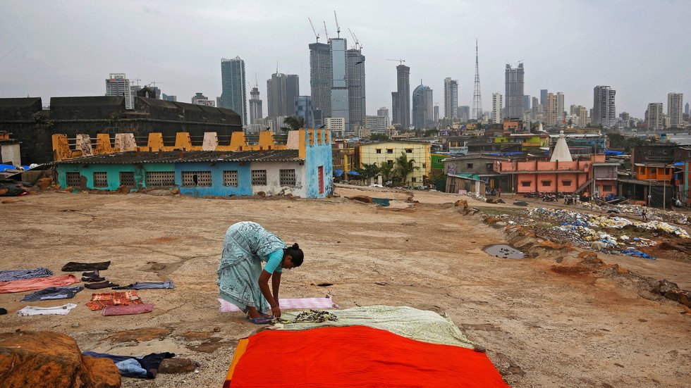 مقتل 15 عاملا جراء انهيار جدار في الهند