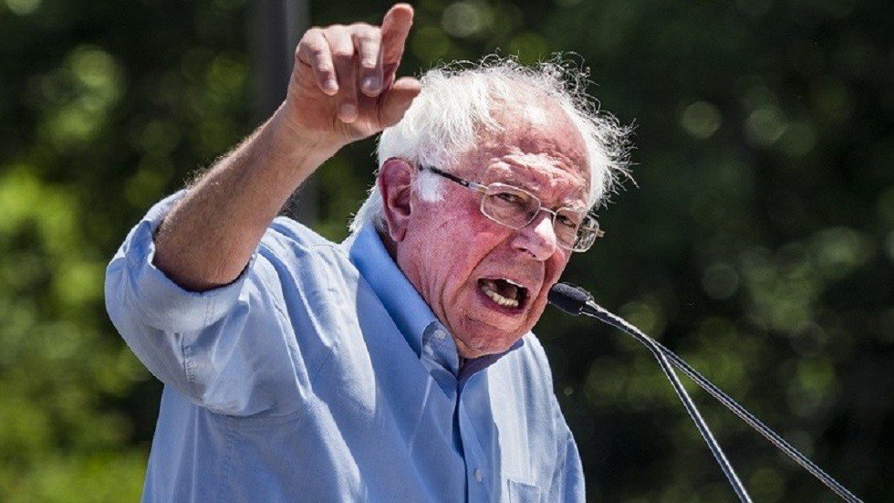 سيناتور أمريكي يصف ترامب بـ"عنصري ومتشدد"