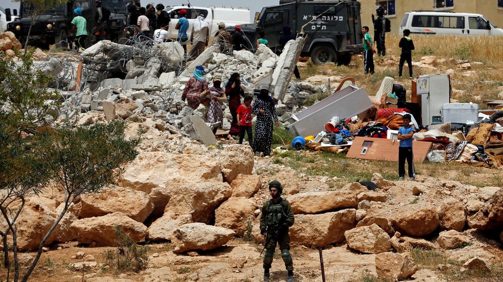 الجيش الإسرائيلي يعتقل وزير القدس في السلطة الفلسطينية