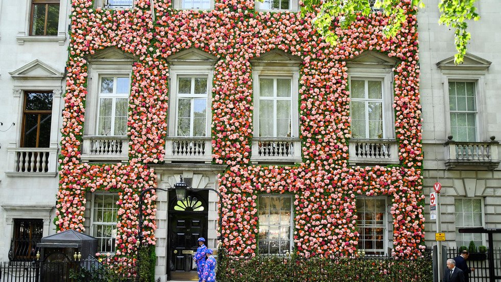 صاندي تايمز: رئيس وزراء قطر السابق يشتري ربع إمبراطورية رجل أعمال بريطاني بارز