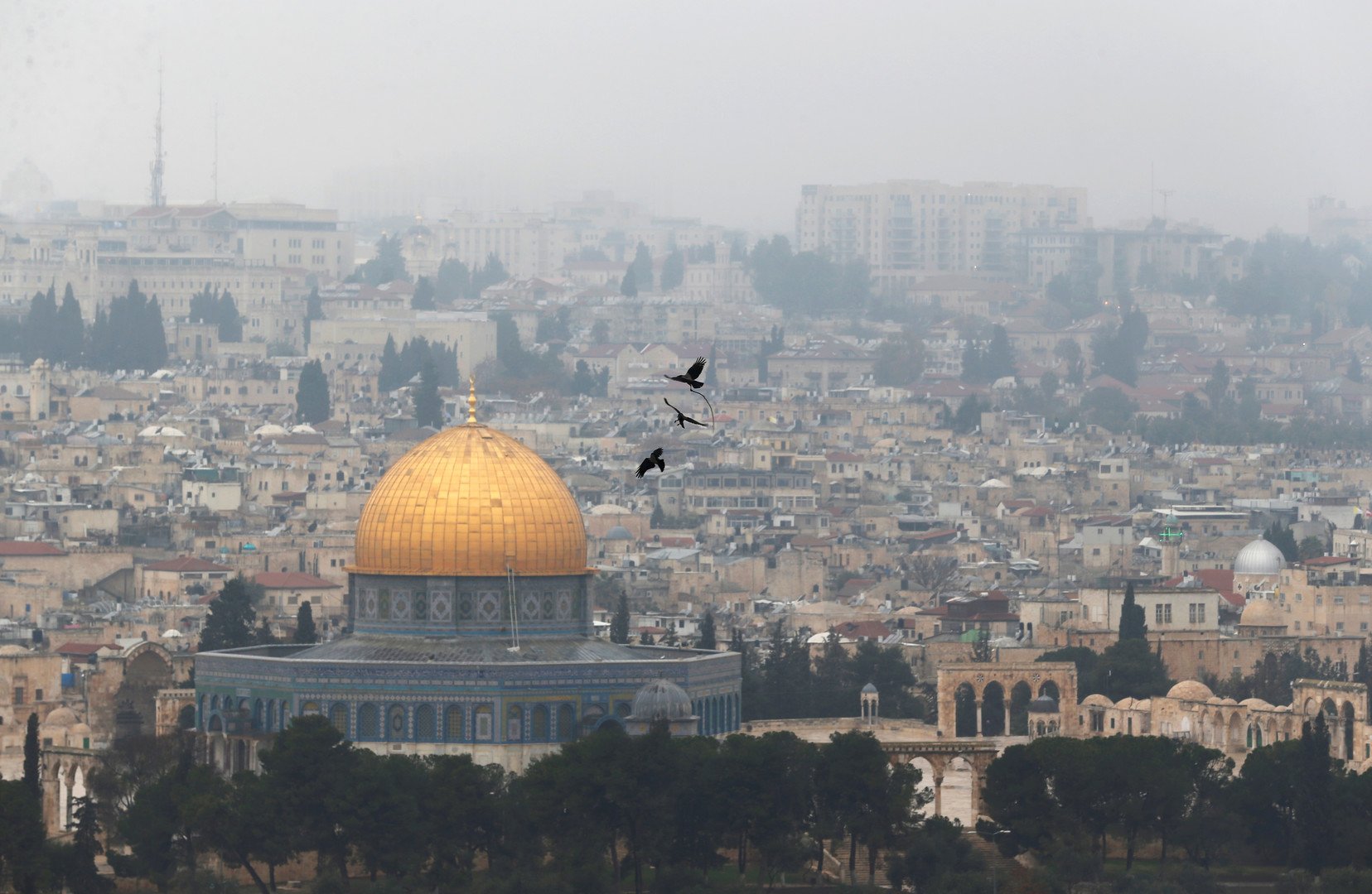 التعاون الإسلامي تدعو لفرض عقوبات على الدول التي نقلت سفاراتها إلى القدس
