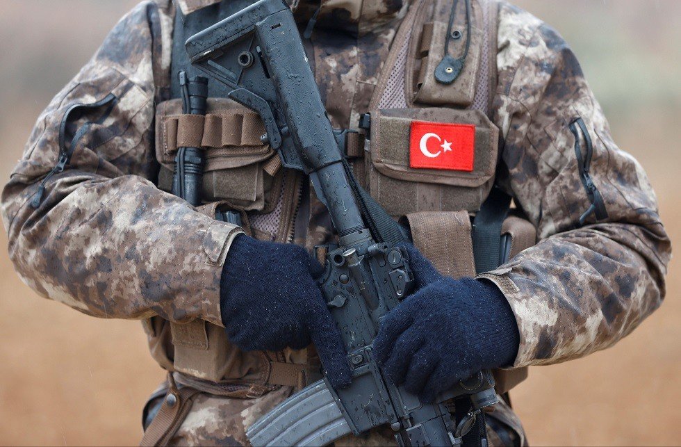 تركيا.. مقتل 3 جنود في اشتباكات مسلحة على الحدود الإيرانية
