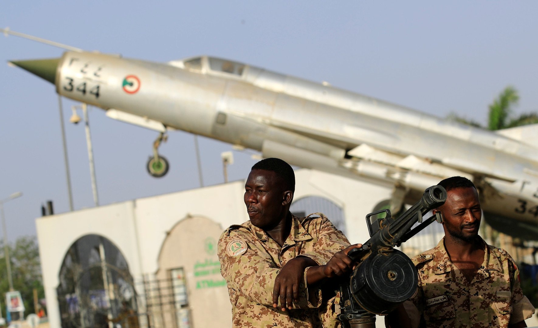 جنبلاط يتخوف من انتقال عدوى السودان إلى لبنان!