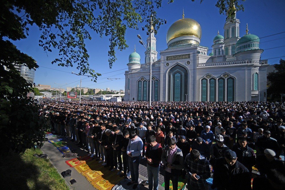 مسلمو روسيا يحتفلون بعيد الفطر الثلاثاء