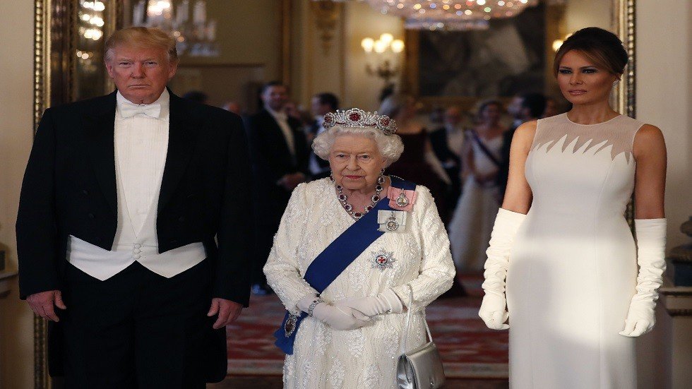 ماذا أهدت ملكة بريطانيا الرئيس الأمريكي ترامب؟