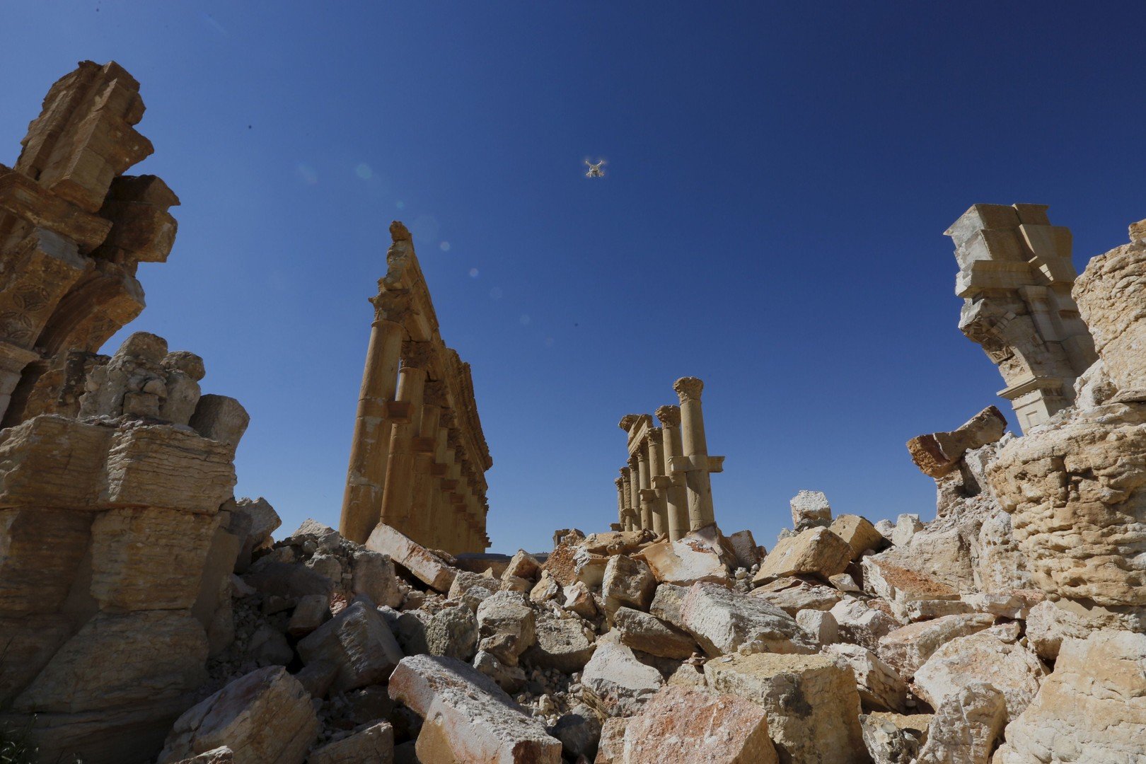 آثار سوريا على مذبح الحرب: مليون قطعة سرقت.. عشرات الهكتارات جُرفت.. مئات المواقع تضررت