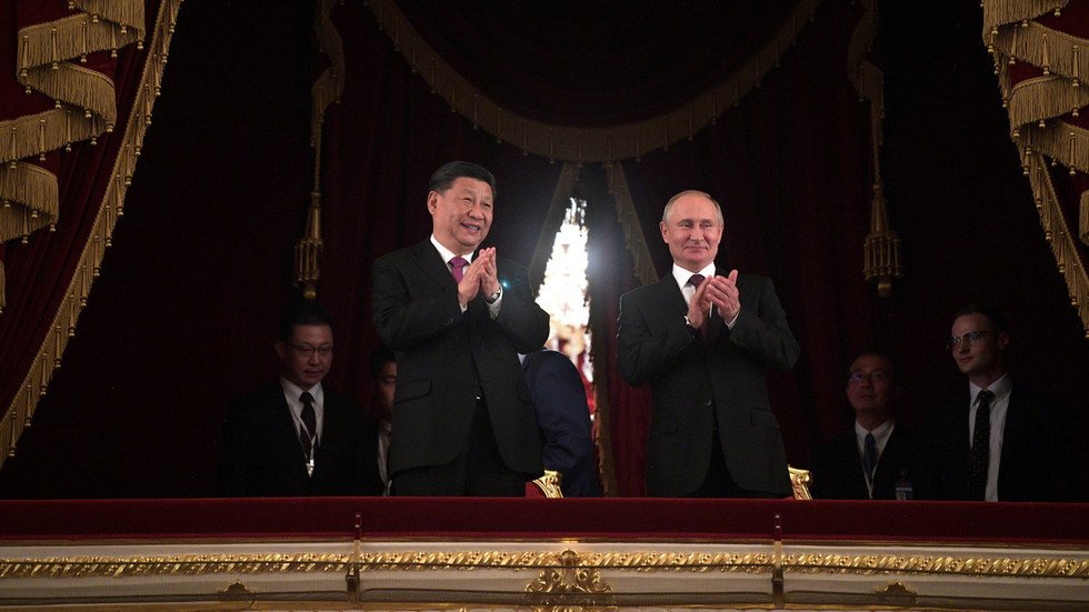 منتدى بطرسبورغ.. إنشاء صندوق استثماري بين روسيا والصين