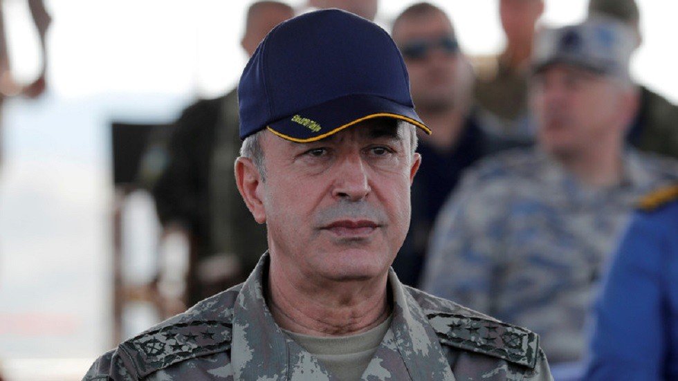 وزير الدفاع التركي يتفقد الحدود مع أرمينيا وإيران 
