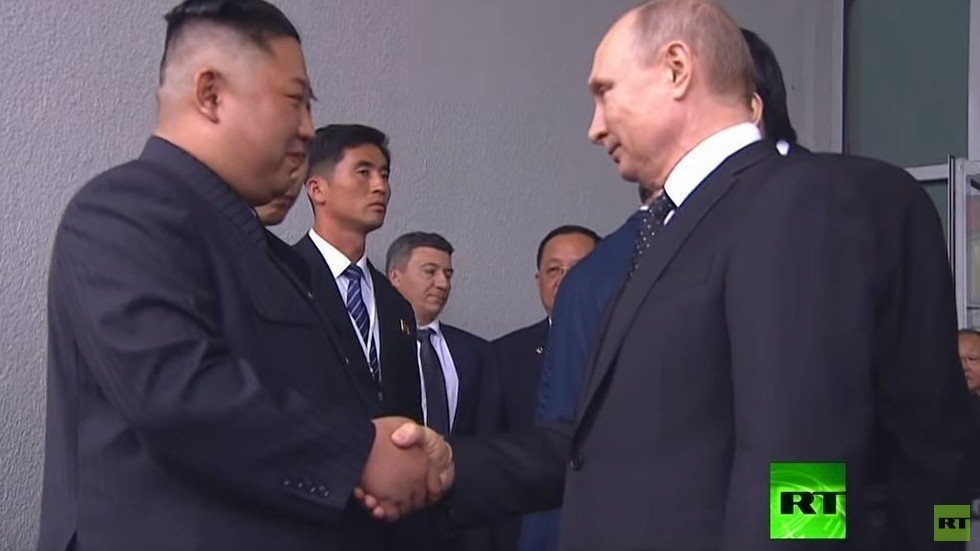 الرئيس الروسي فلاديمر بوتين مع زعيم كوريا الشمالية كيم جونغ أون
