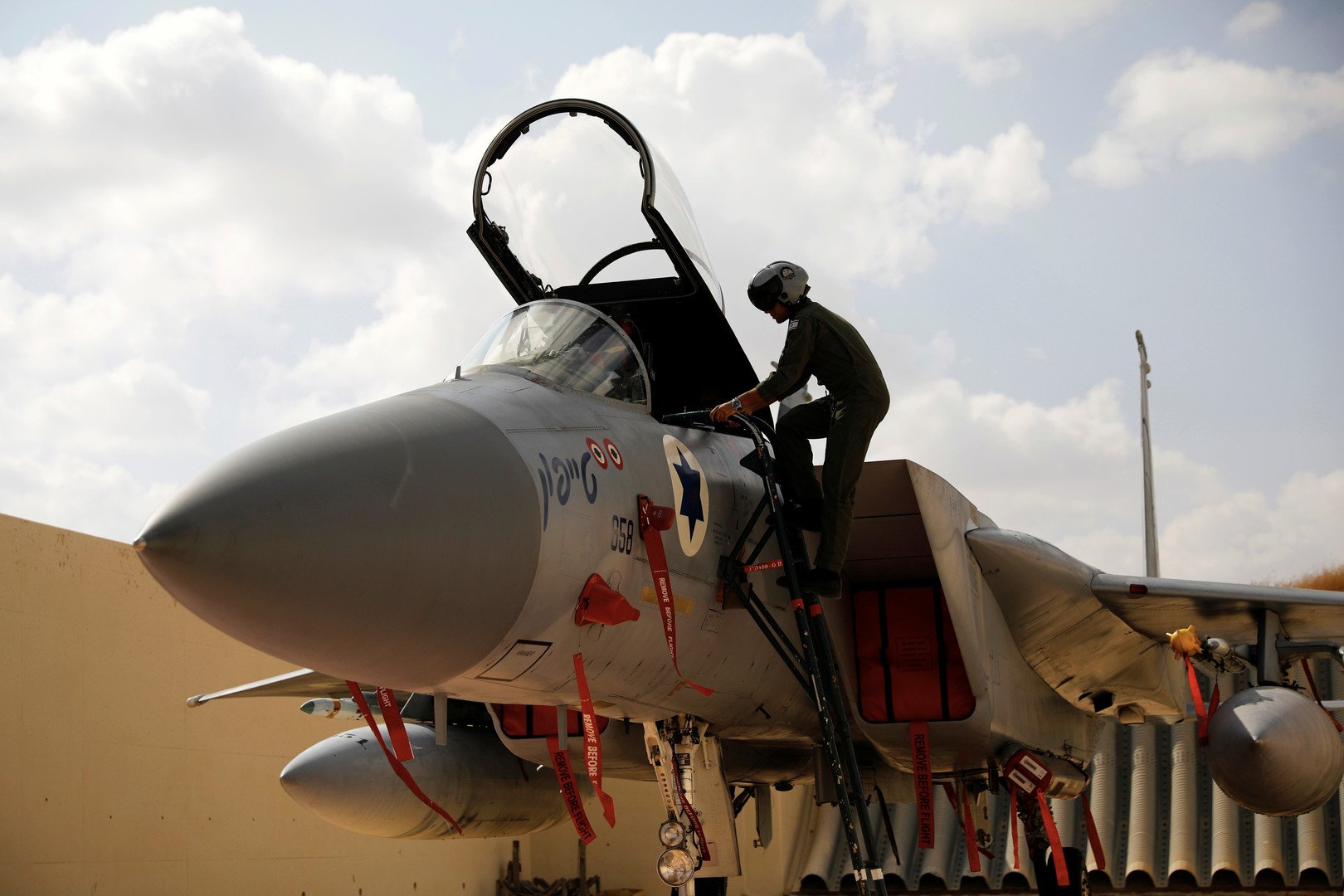 الطيران الإسرائيلي يغير على غزة بعد إطلاق صاروخ باتجاه مستوطنة أشكول 