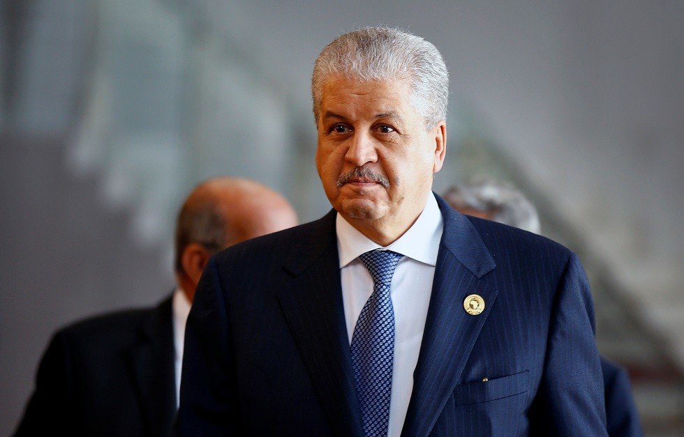 الجزائر.. التماس بالسجن والغرامة لرئيس وزراء سابق وعدد من المسؤولين