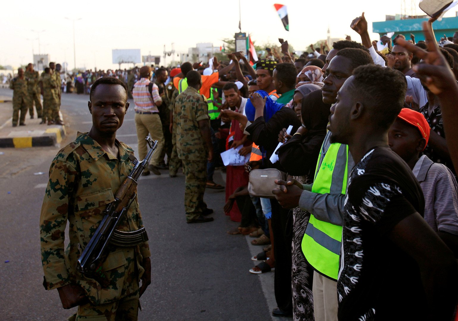 التحقيق مع عضو بمجلس السيادة السوداني في واقعة فض اعتصام القيادة العامة