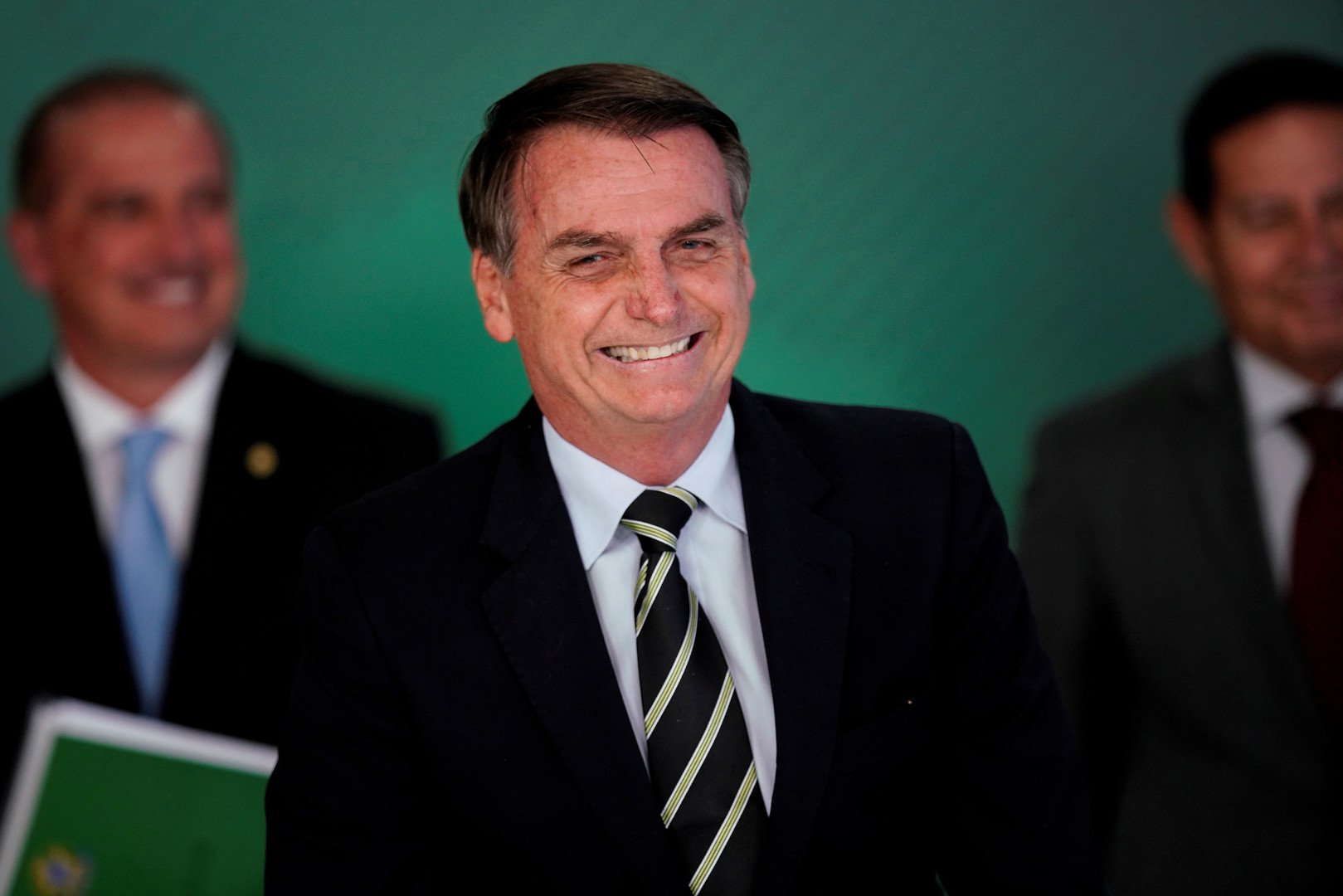 الرئيس البرازيلي يقيل ثالث وزير في غضون 6 أشهر