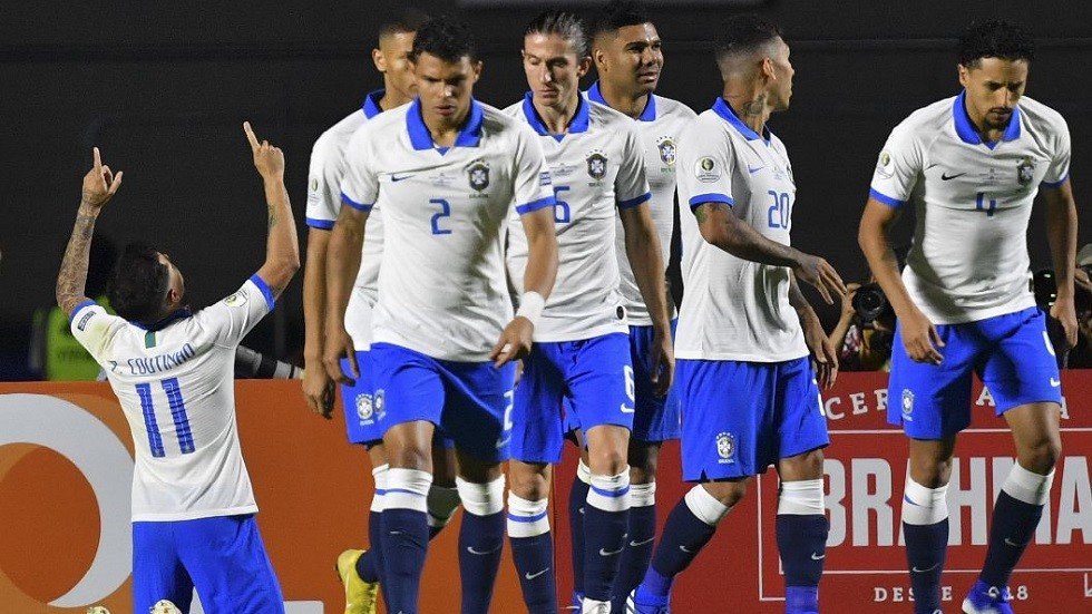 لماذا خاض منتخب البرازيل مباراة افتتاح 