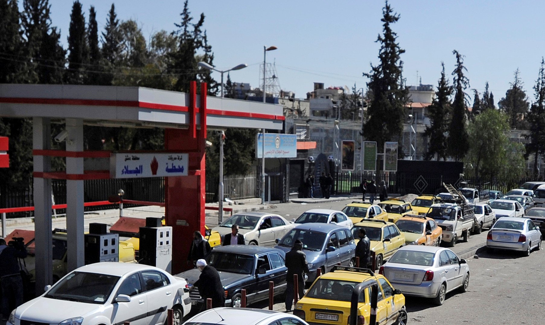 الحكومة السورية تقرر رفع سعر البنزين الأكثر طلبا
