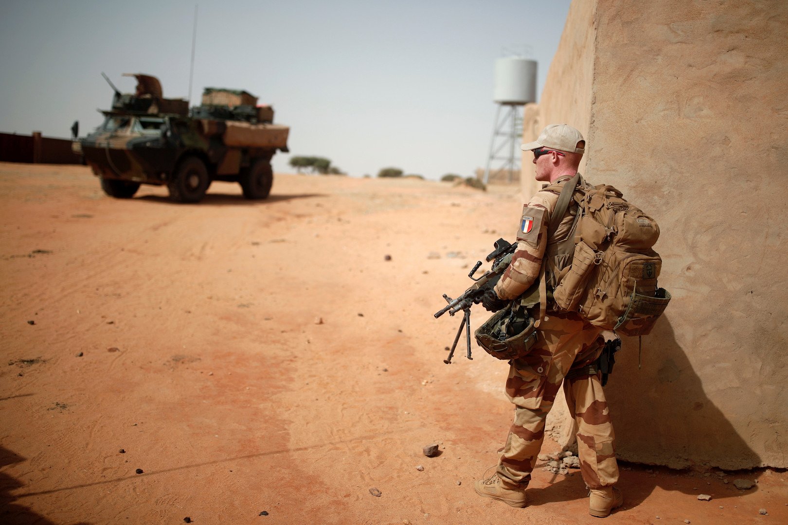 متشددون في مالي يأسفون لانفجار لغم زرعوه للقوات الفرنسية بحافلة ركاب