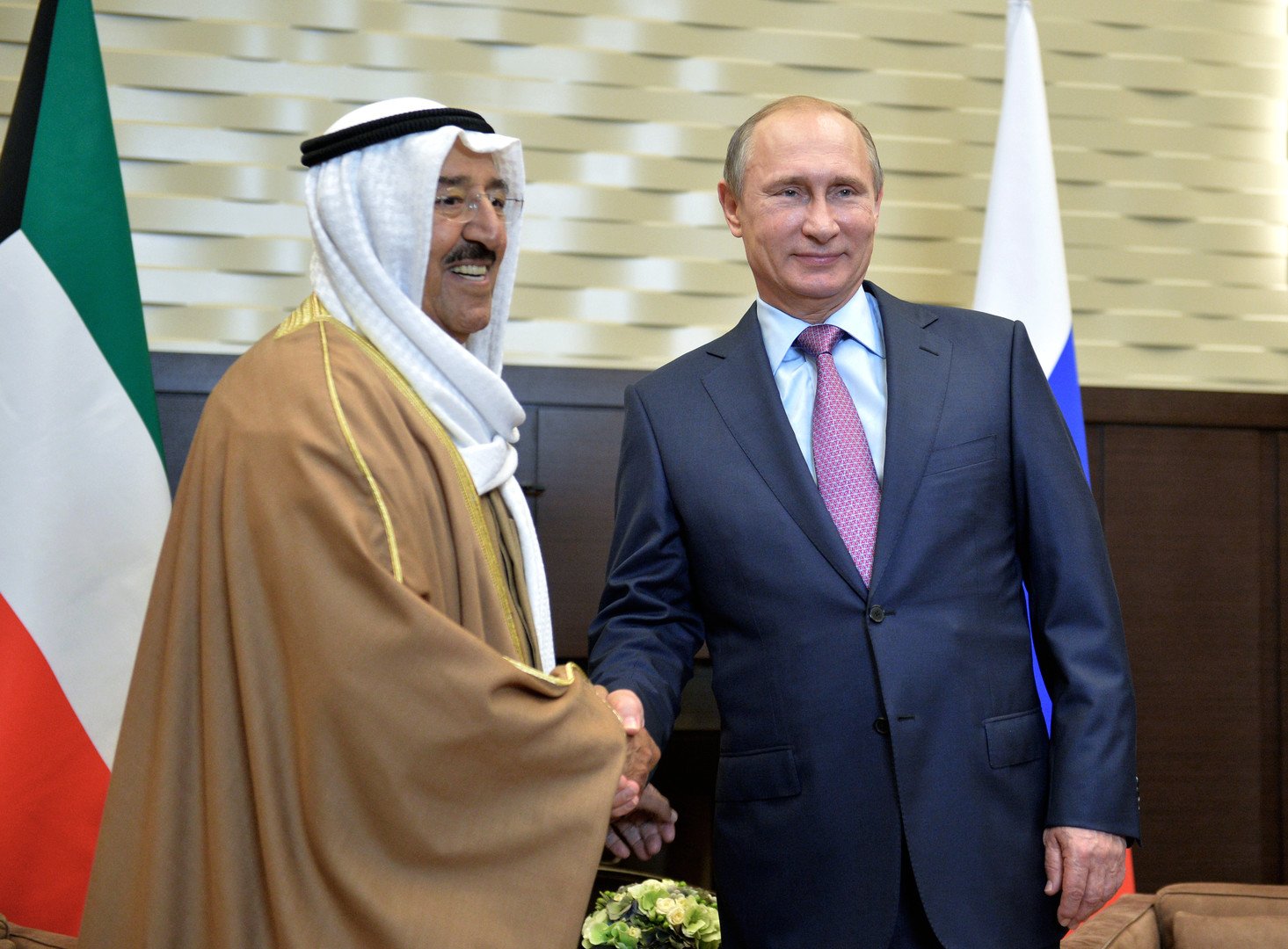 بوتين يهنئ أمير الكويت بعيد ميلاده ويدعوه لحماية المواطنة الروسية المدانة في الكويت