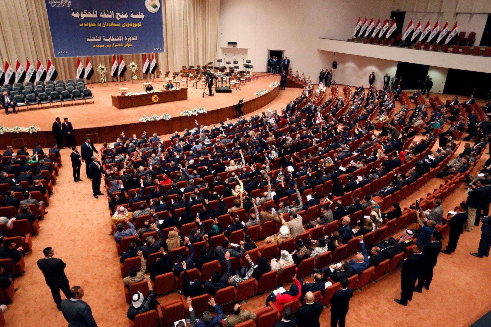 تحالف الصدر يُحرج عبد المهدي ويُلزمه بالحضور إلى البرلمان