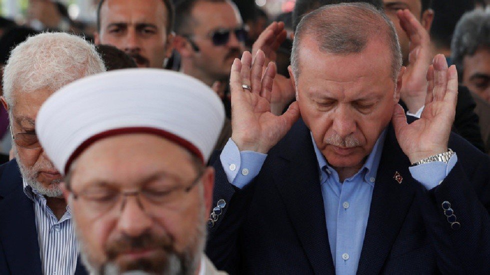 رئيس حزب الغد المصري: أردوغان قدم نفسه كإخواني وليس كرئيس جمهورية
