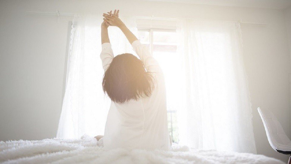 استيقاظ المرأة مبكرا يخفض من خطر إصابتها بسرطان الثدي!