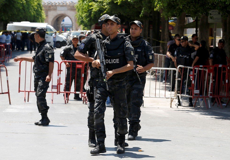 القوات التونسية تعتقل 25 شخصا خلال 493 مداهمة منذ تفجيري العاصمة