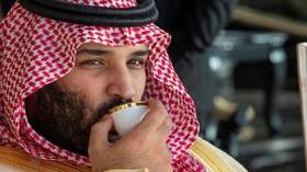 شاهد.. الكوريون يطعمون محمد بن سلمان