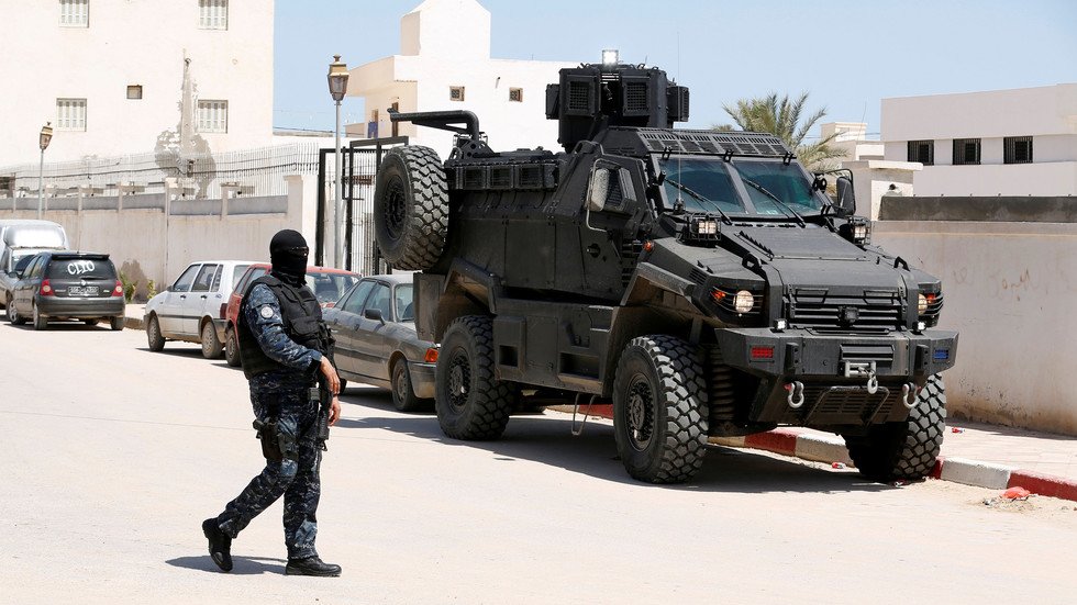 اتحاد الشغل التونسي: نجونا من "حمام دم"