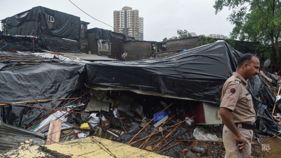 مقتل 18 شخصا على الأقل بحادث انهيار جدار جراء أمطار غزيرة في الهند