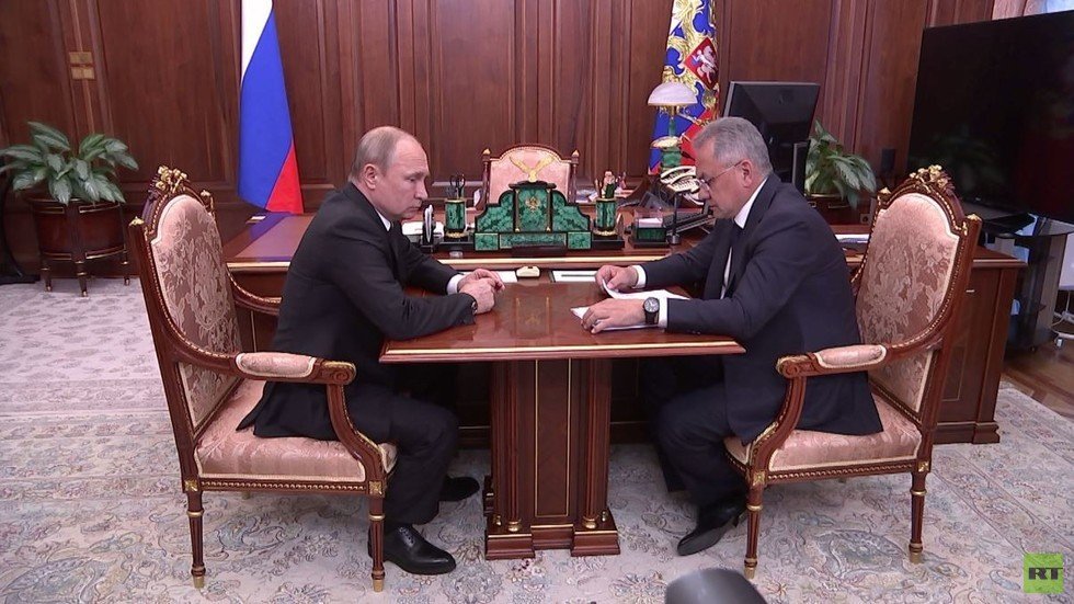 بوتين يوجه شويغو بكشف تفاصيل حريق على متن غواصة أودى بحياة 14 بحارا روسيا