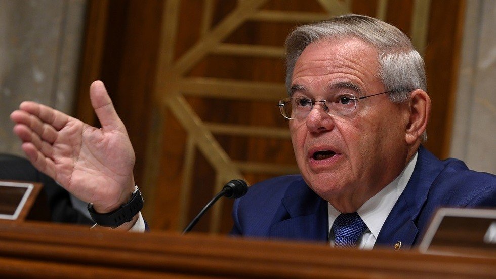 وسائل إعلام: سيناتور ديمقراطي يطالب بتحقيق في تقارير عن وقوع أسلحة أمريكية في أيدي قوات حفتر