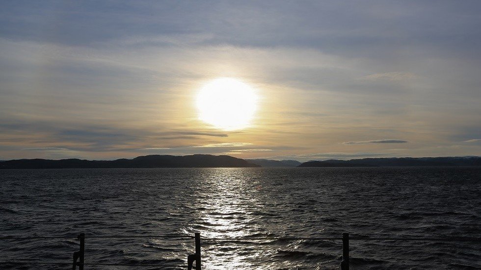 الدفاع الروسية تنفي قيام روسيا بإبلاغ النرويج عن "انفجار غاز" على متن غواصتها