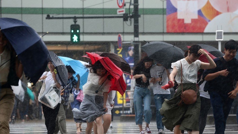 إجلاء 800 ألف شخص في اليابان بسبب خطر الفيضانات