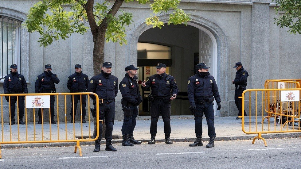 إسبانيا ترحل مغربيا متهما بالإنتماء لتنظيم 