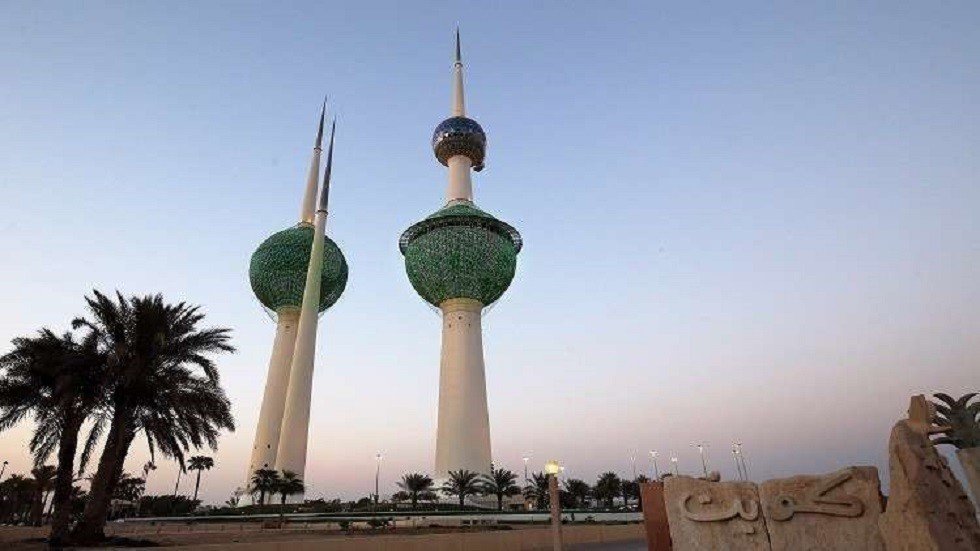 مجهول يهدد بتفجير نفسه أمام القنصلية المصرية في الكويت