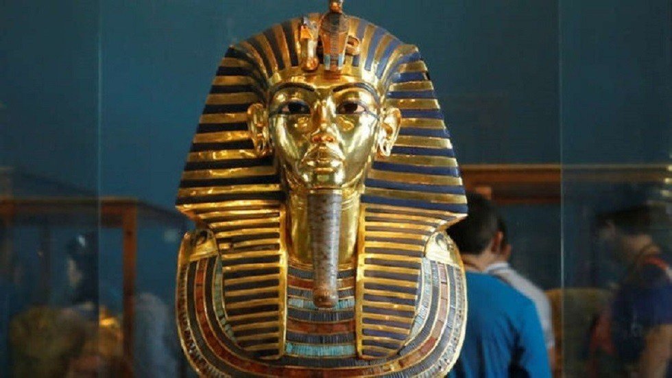 مزاد بريطاني يتجاهل تدخل مصر ويبيع قطعا أثرية فرعونية نادرة