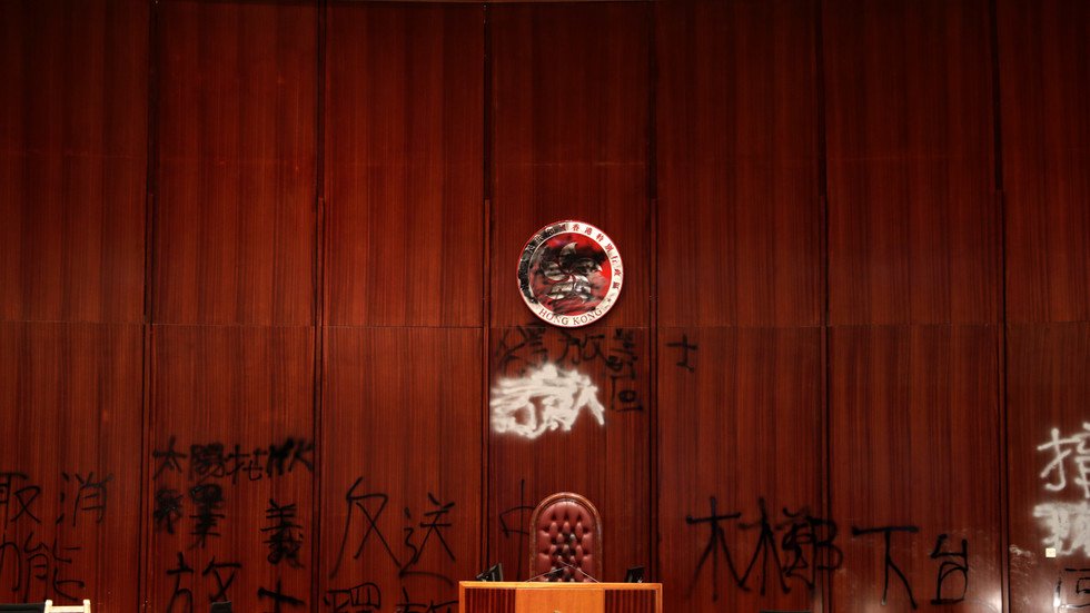 أعمال الشغب في هونغ كونغ تقوّي الصين