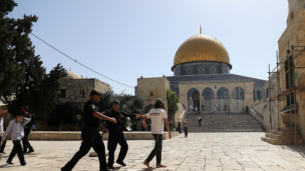 اقتحام مجموعة من المستوطنين الأقصى بحراسة إسرائيلية 