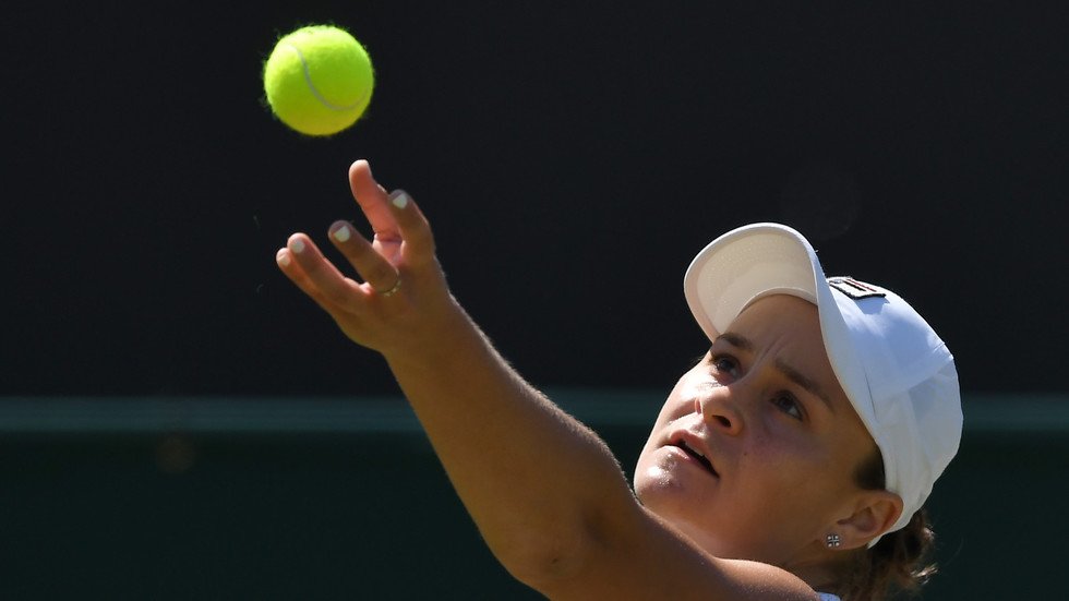 بارتي تتقدم بثبات في بطولة ويمبلدون