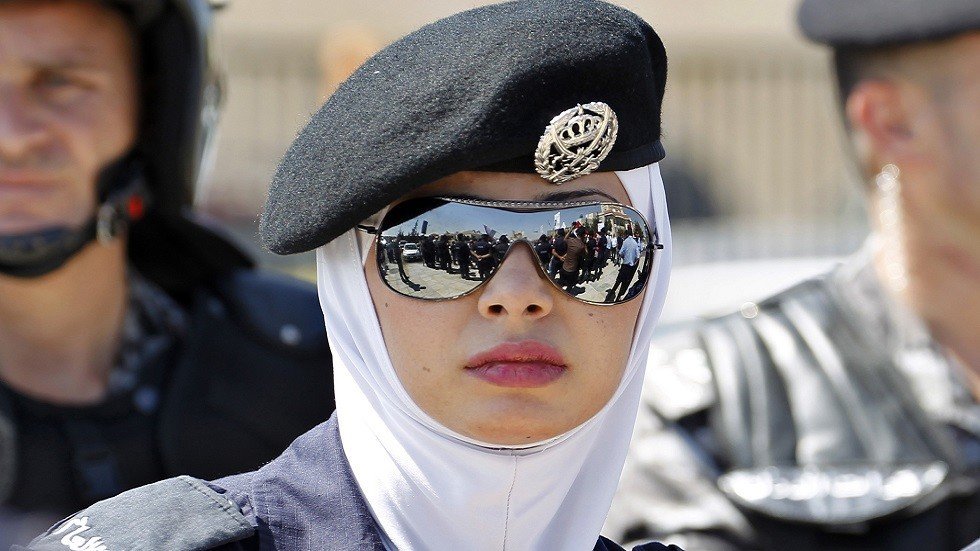 عمّان تكذّب إعلان تجنيد الإناث