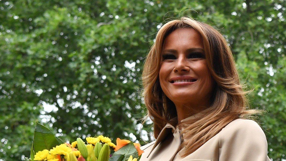 افتتاح تمثال لميلانيا ترامب في مسقط رأسها (صور)