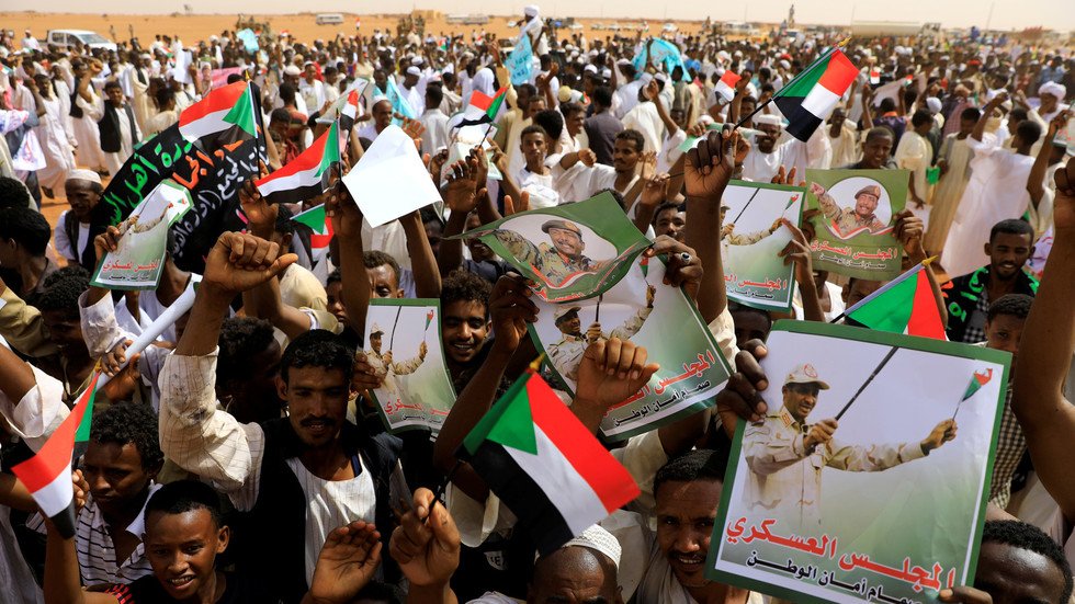 دقلو: المساعدات السعودية والإماراتية في البنك المركزي السوداني وستوجه للتنمية