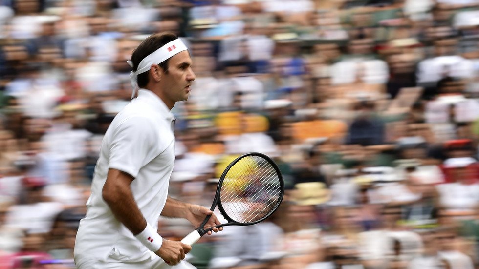 فيدرر بـ"أرقامه القياسية" يمر للدور الرابع في بطولة ويمبلدون