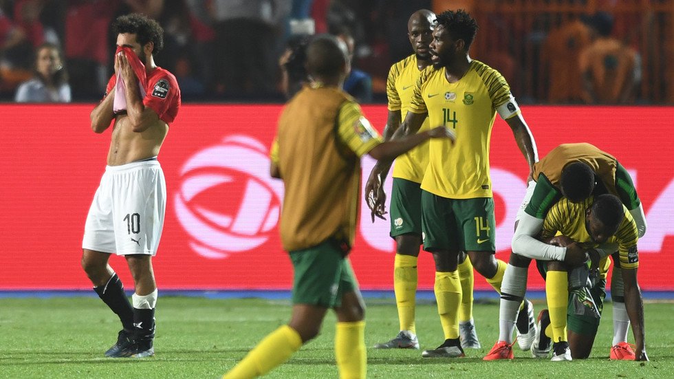 شاهد.. بكاء محمد صلاح بعد الإقصاء المرير لمنتخب "الفراعنة" من أمم إفريقيا