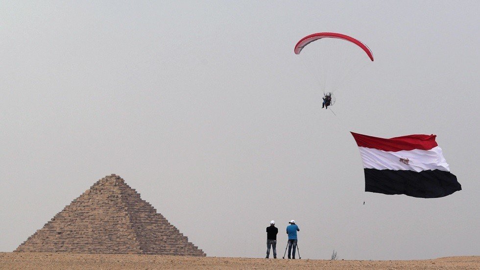 البرلمان المصري يقر قانون منح الجنسية المصرية مقابل الاستثمار