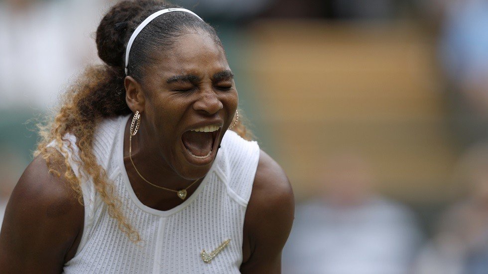 تغريم سيرينا 10 آلاف دولار بسبب مضربها