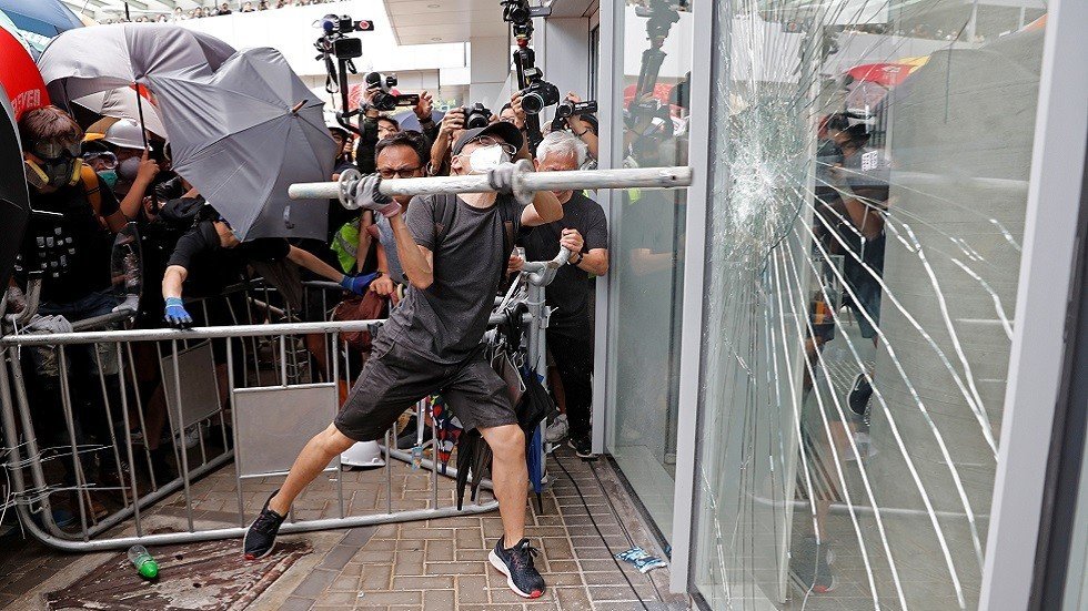 هونغ كونغ ترفض العفو عن متورطي الشغب خلال مظاهرات "تسليم المطلوبين"