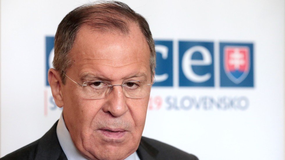 لافروف: إيران بتجاوزها حد التخصيب المسموح لم تنتهك اتفاق الضمانات